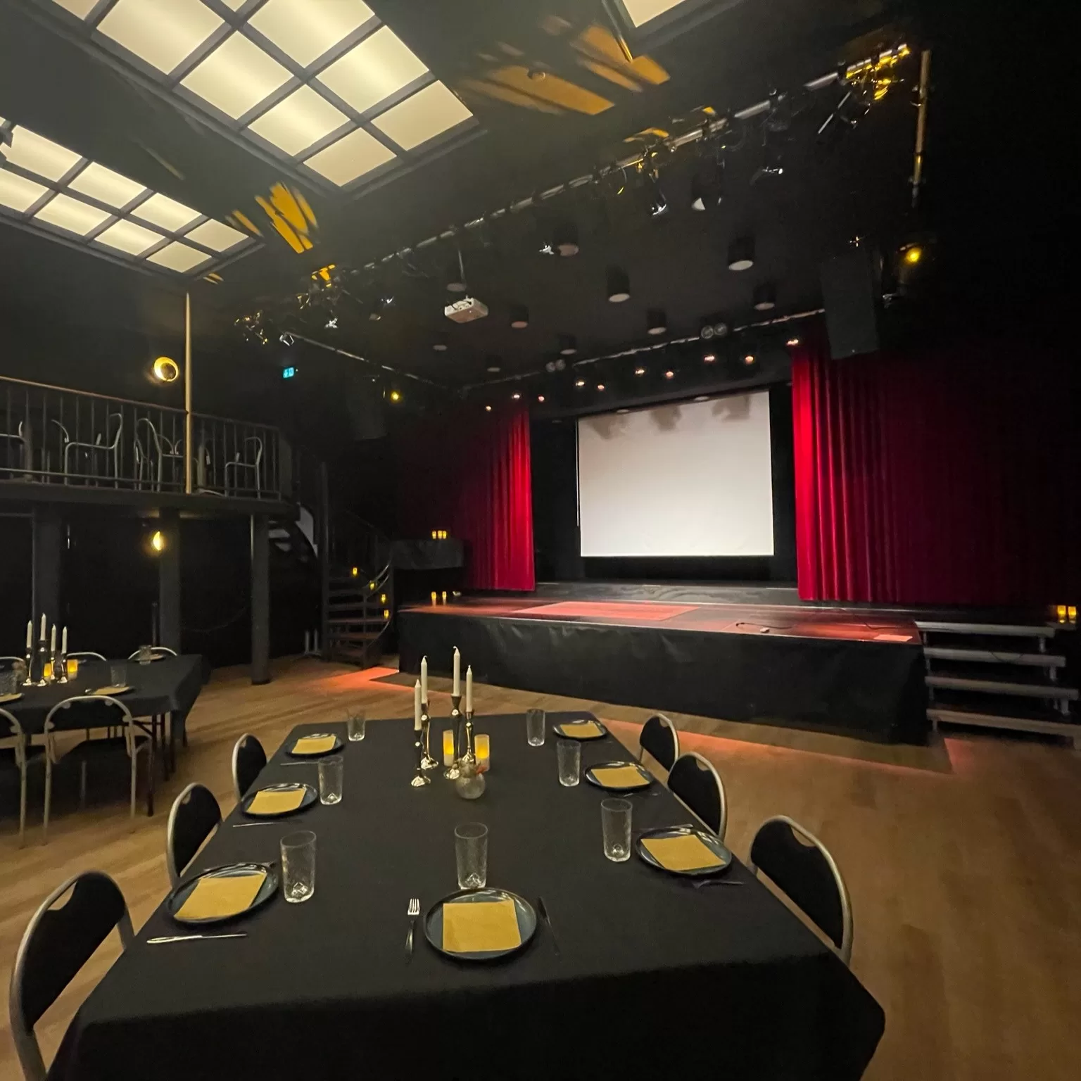 Bakkehuset-privat-arrangement-udlejning-fest-bordpynt-opdaekning
